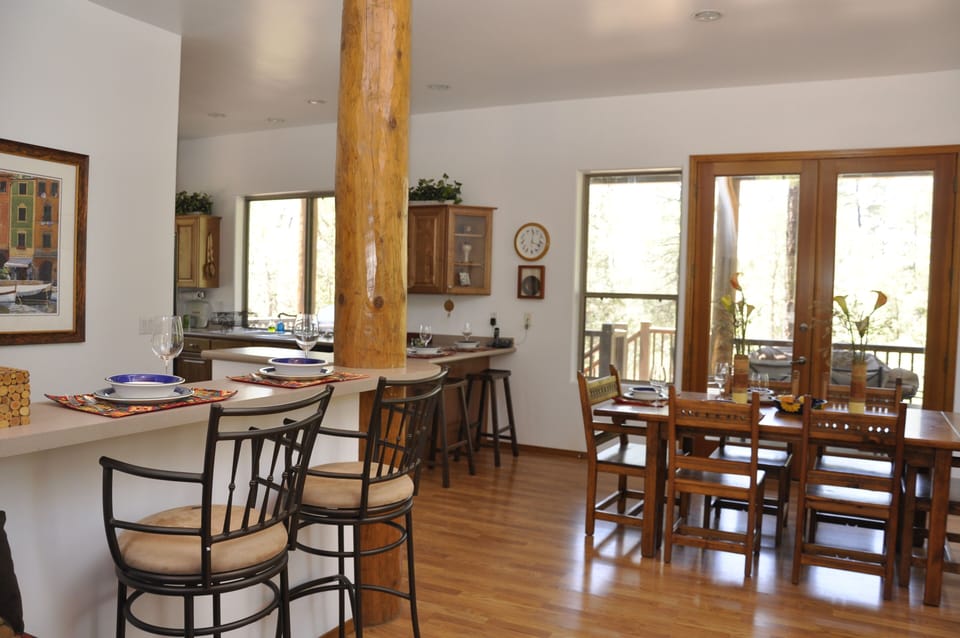 Bar dining areas - 4 extra seats in addition to the dining table