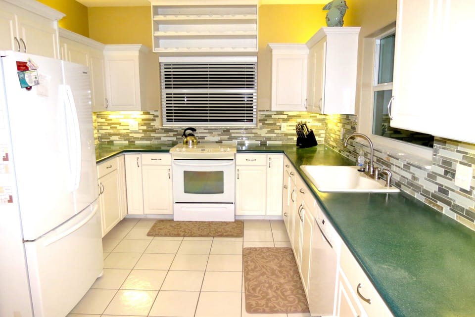 The full Kitchen
