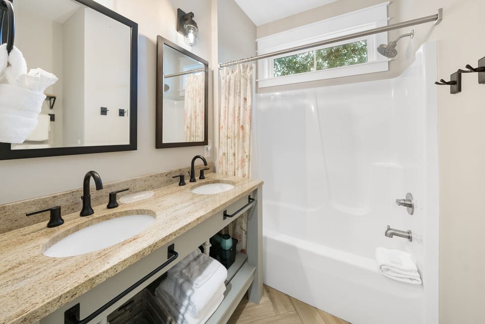 Bid-A-Wee Beach Bungalow | Hallway Shared Bathroom
