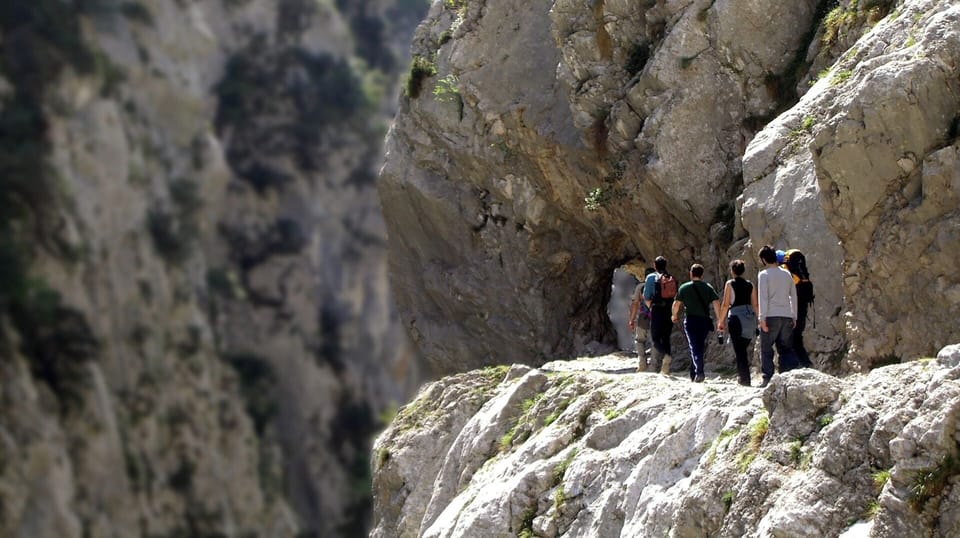 Aguas del Sella: Romantic Jacuzzi in the Picos de Europa. Cottage in Asturias