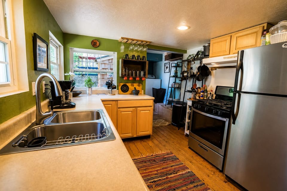 Guest Favorite for Foodies! Well stocked kitchen for all your holiday meals!