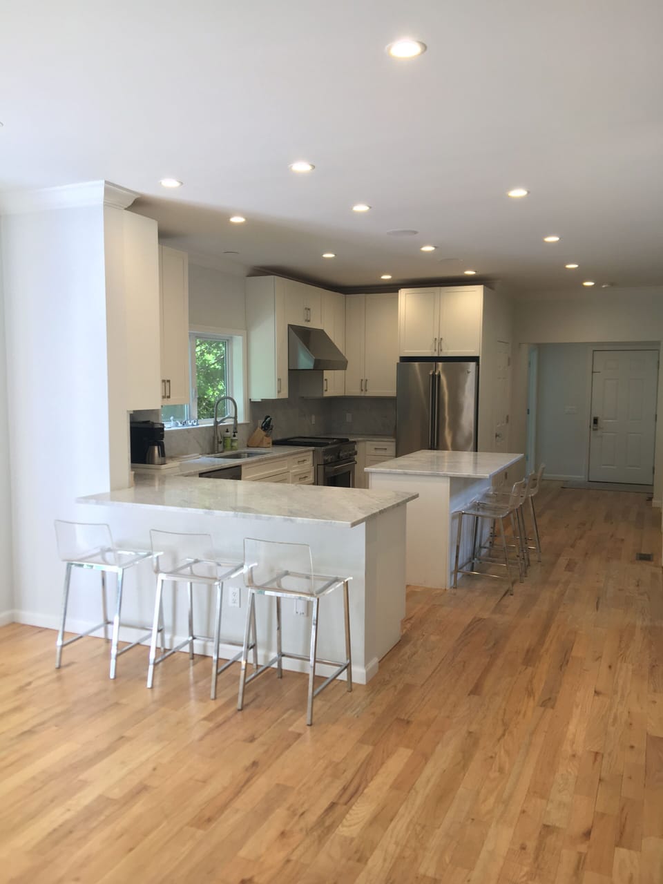 Chef’s custom kitchen with counter seating for 6 persons