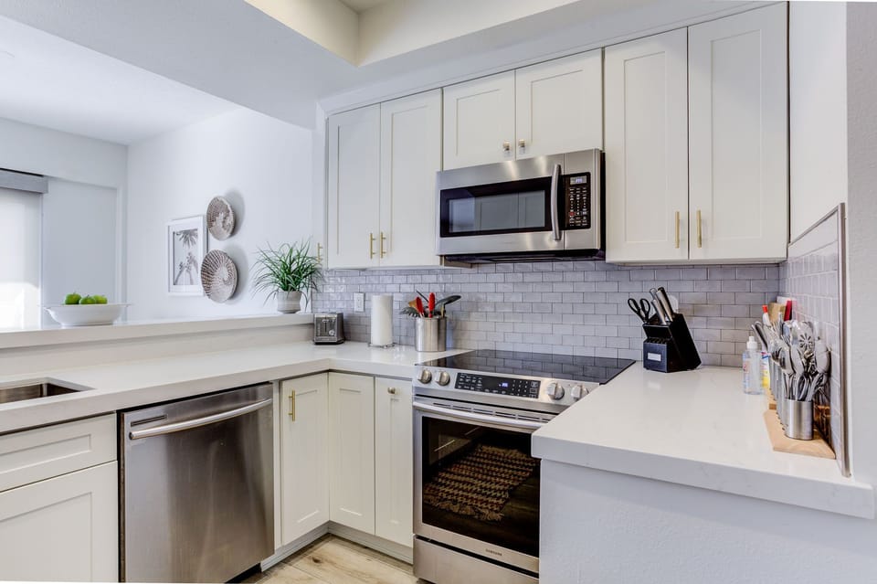 White Quartz and Stainless
