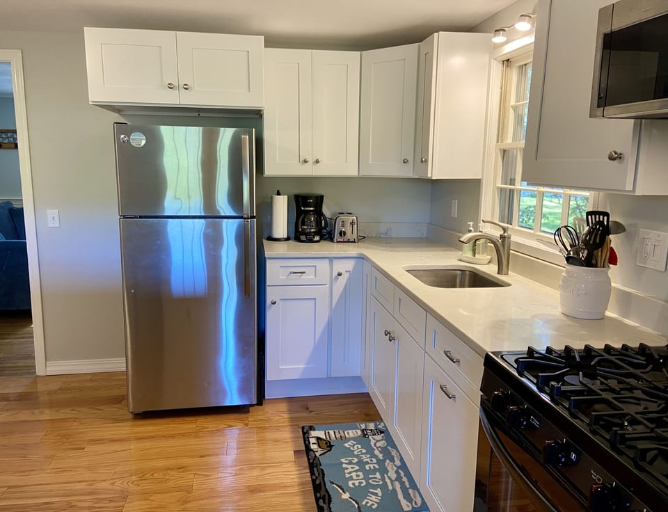 Full size Refrigerator/freezer, oven, microwave & coffee maker