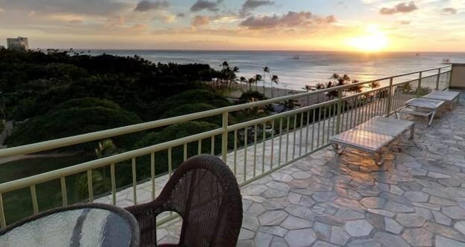 Another perfect Hawaiian sunset from the roof deck
