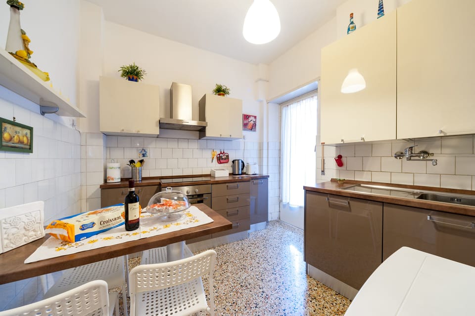 Kitchen with balcony
