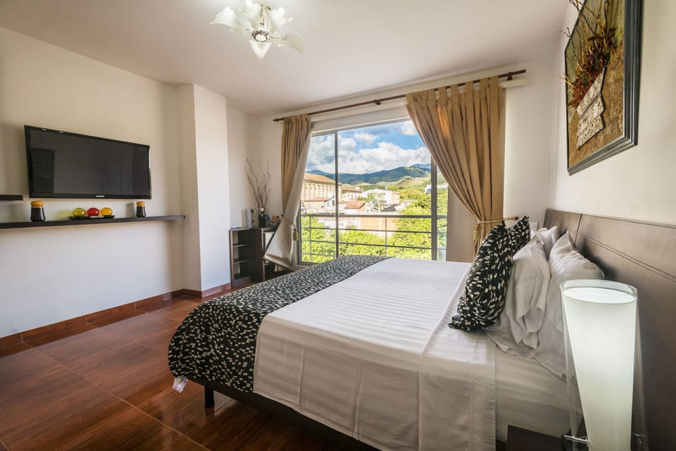 Business Suite | Blackout drapes, soundproofing, iron/ironing board (on request)