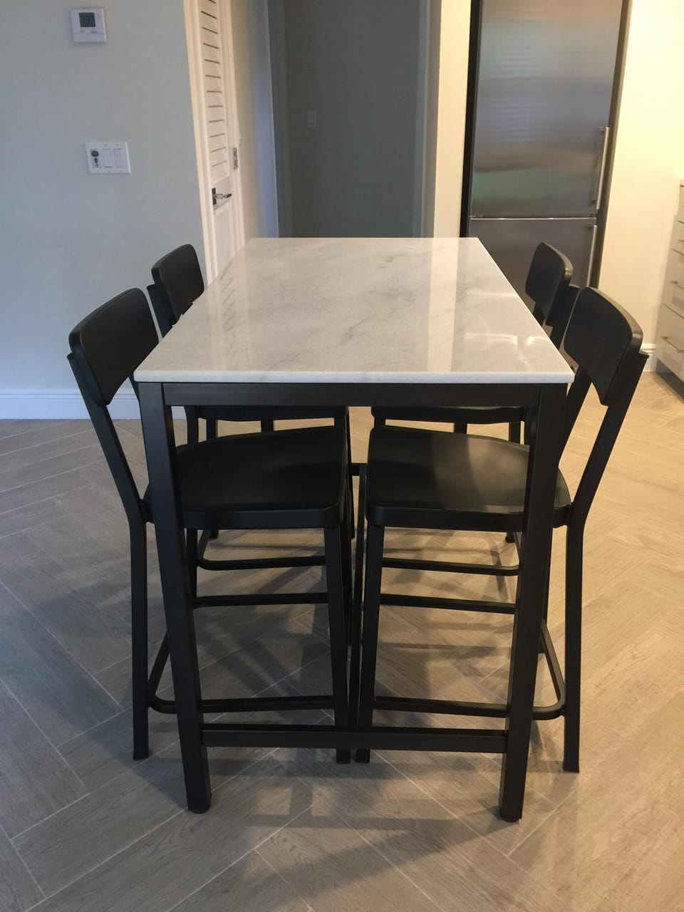 Enjoy a lovely meal for four in this gourmet kitchen. 