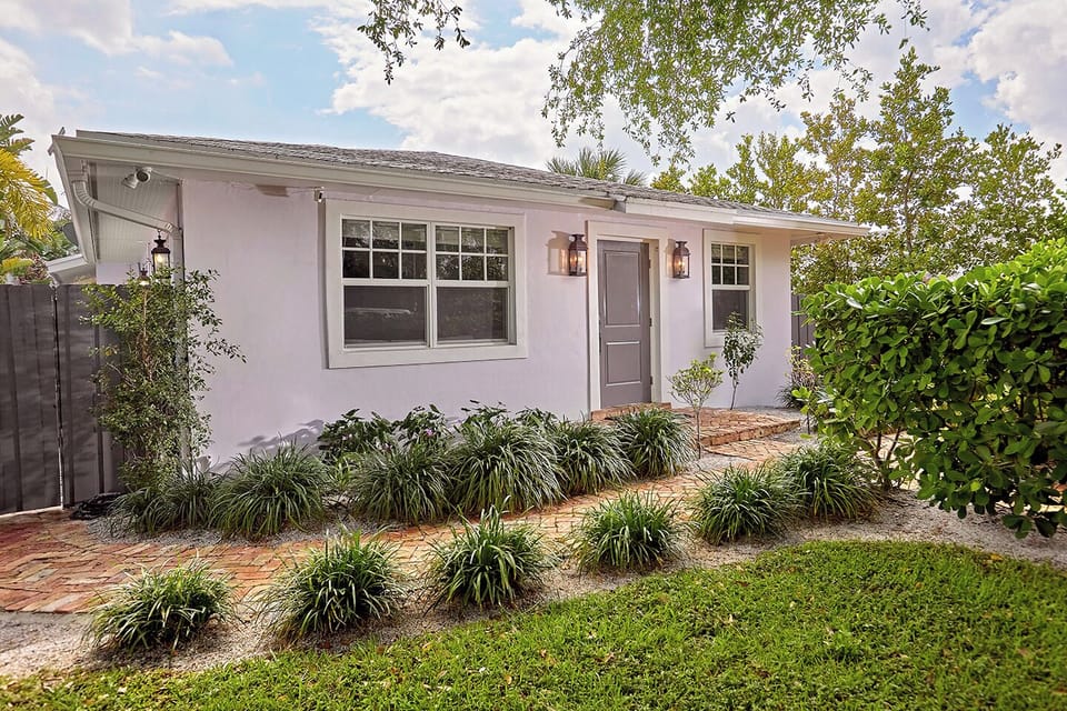 Welcome to a charming Florida retreat surrounded by lush, tropical landscaping. 