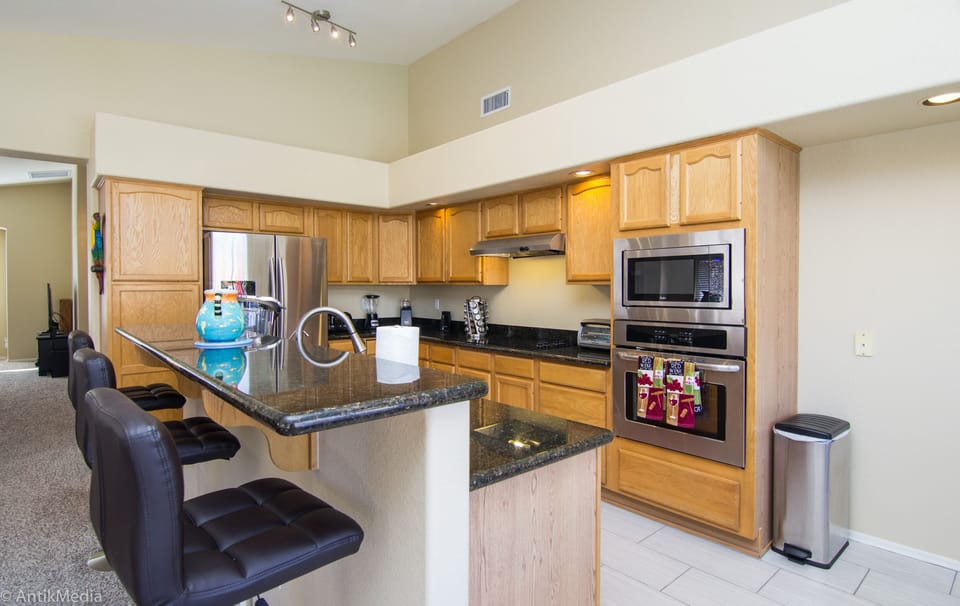 Fully Equipped Kitchen with Reverse Osmosis Filtered Drinking Water.