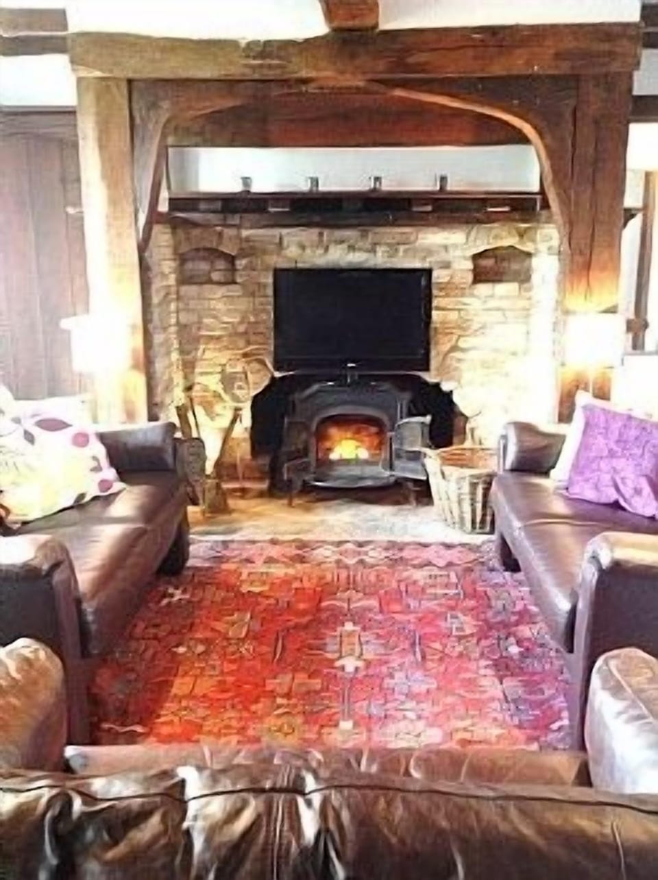 Comfy leather sofas to relax around fireplace/tv