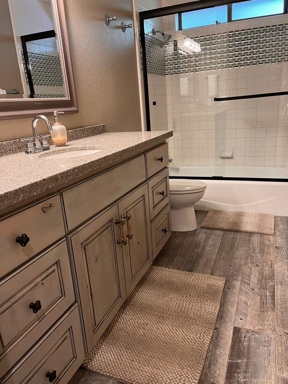 Upstairs full bath