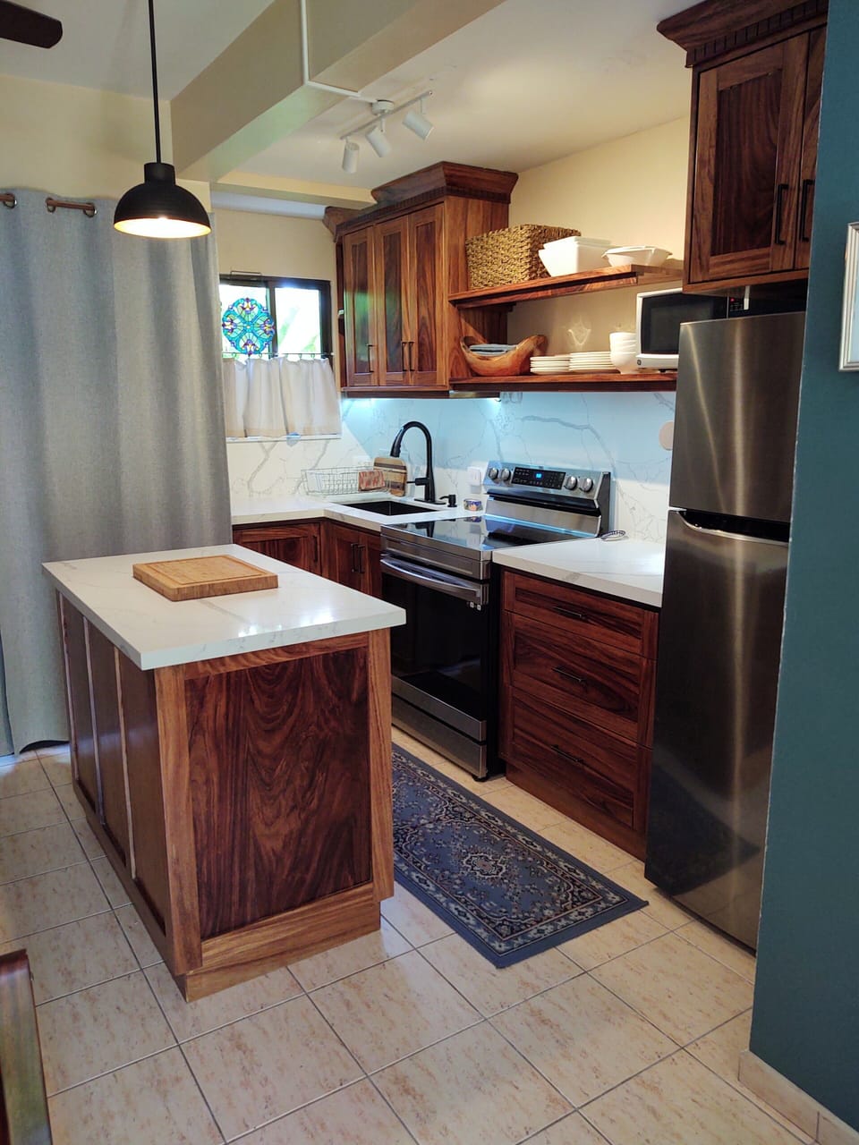 Kitchen with island
