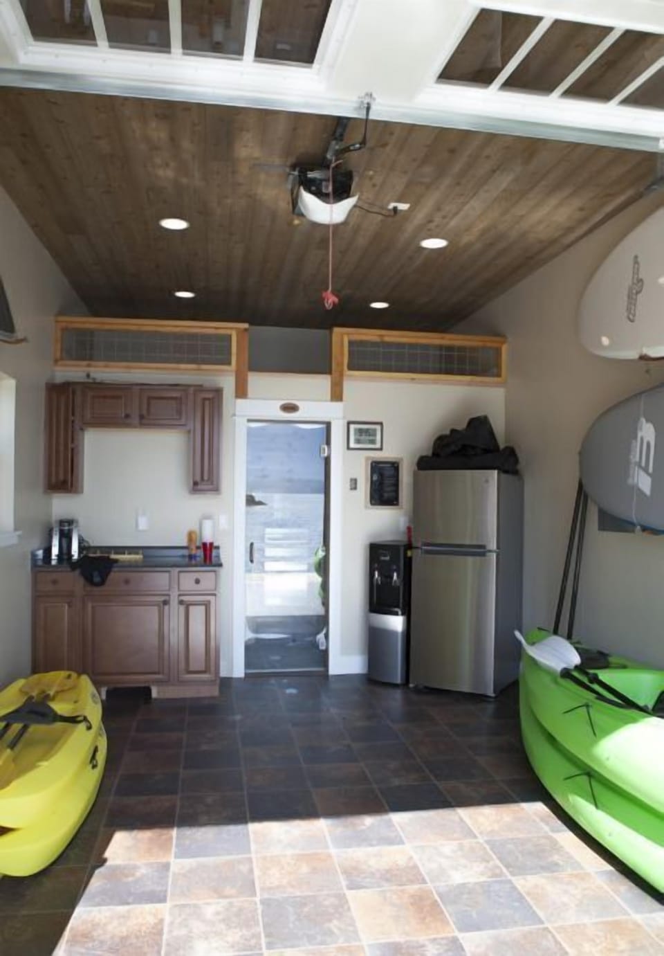 Boat HSE: Loft above sauna, dry bar, water cooler, fridge, paddle board, kayaks.