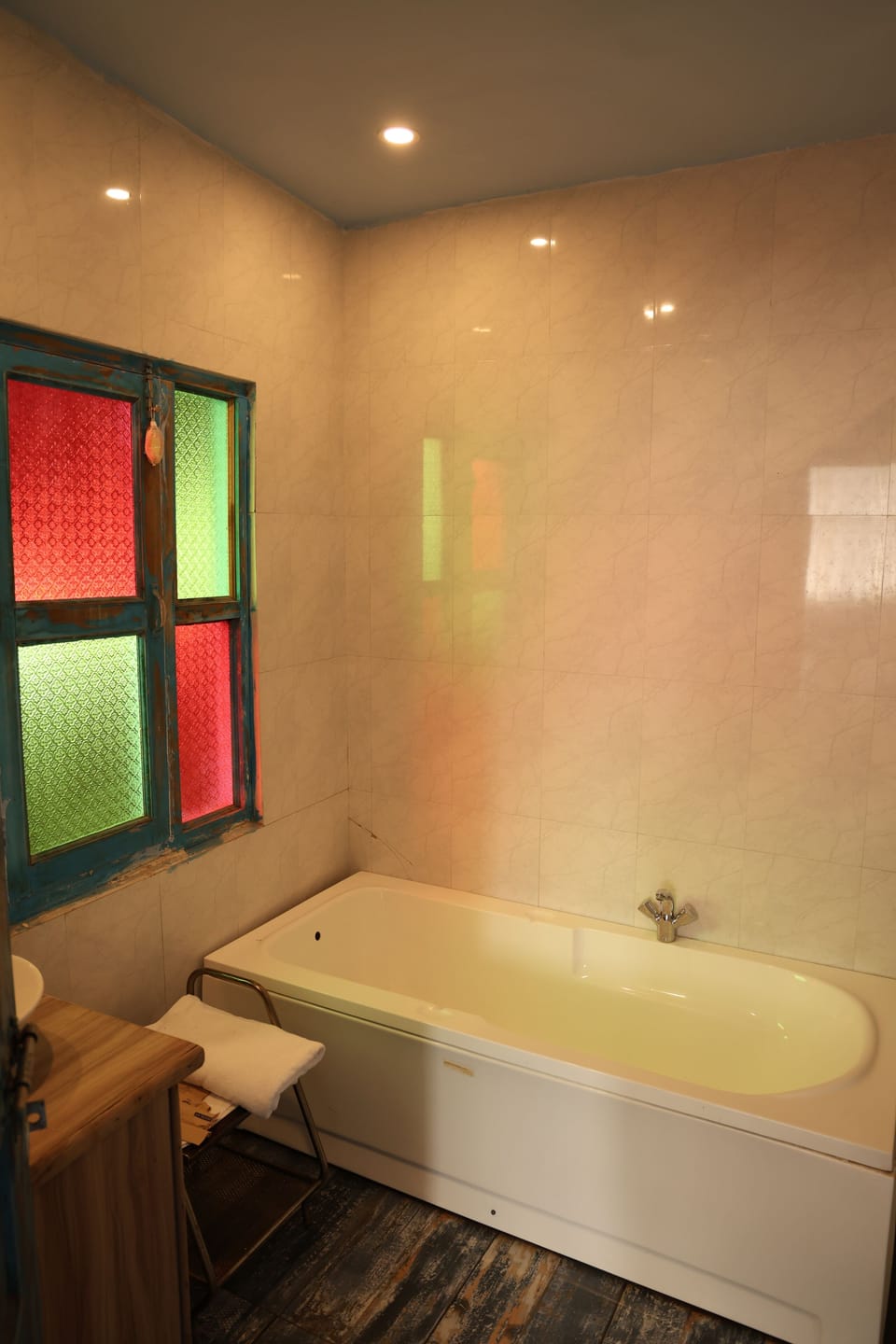 Heritage Fort View Room | Bathroom | Shower, rainfall showerhead, slippers, towels