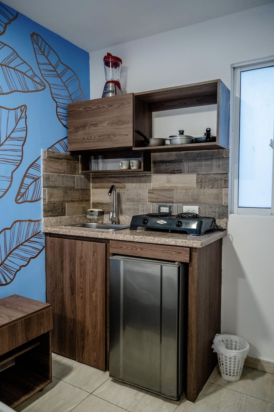 Double Room with Kitchen and Balcony | Private kitchenette | Shared fridge, microwave, coffee/tea maker