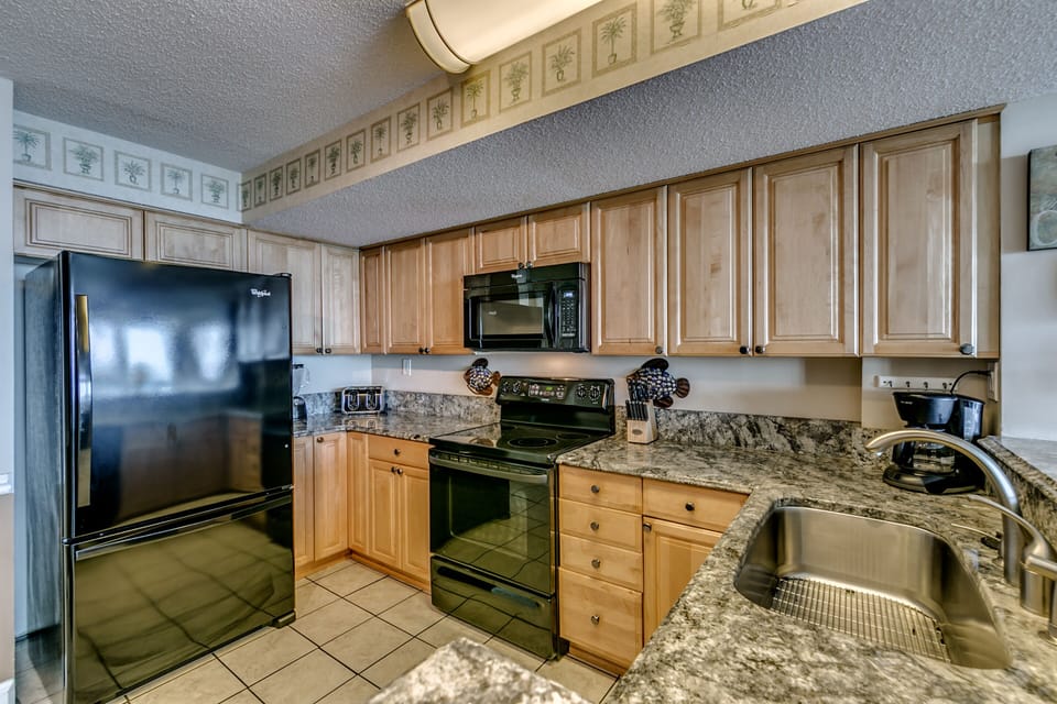 Full size kitchen.