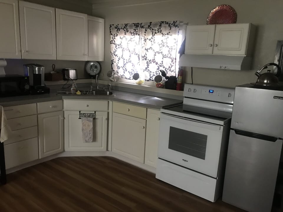 Full kitchen 