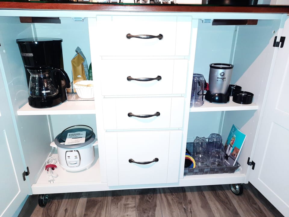 Full size coffee pot, microwave, keurig, toaster, rice cooker, skillet, bullet