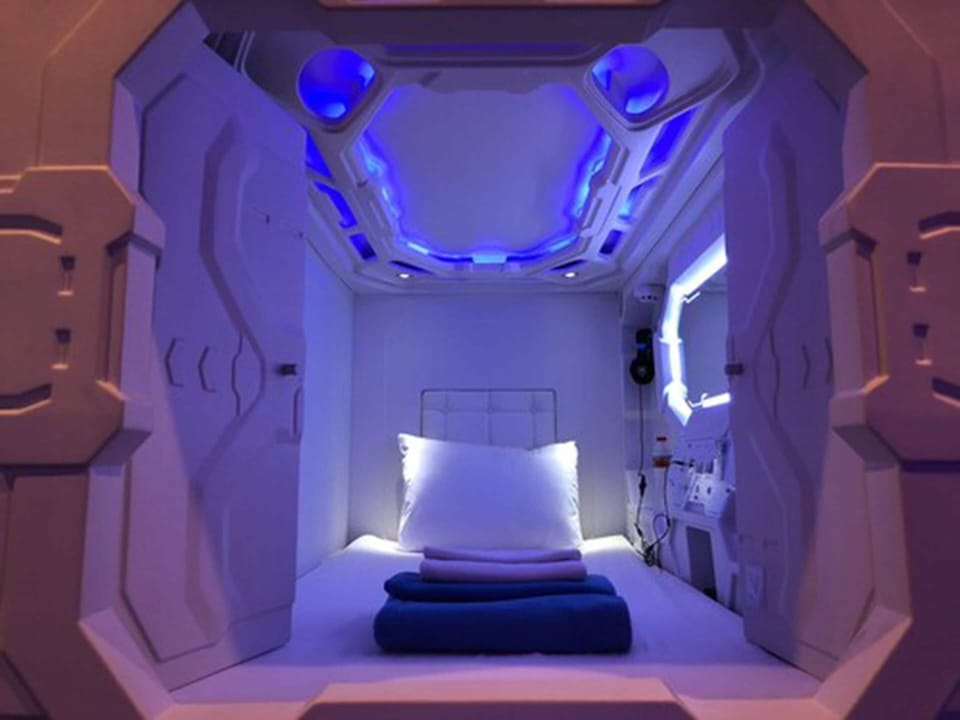 Single Capsule | Free WiFi, bed sheets
