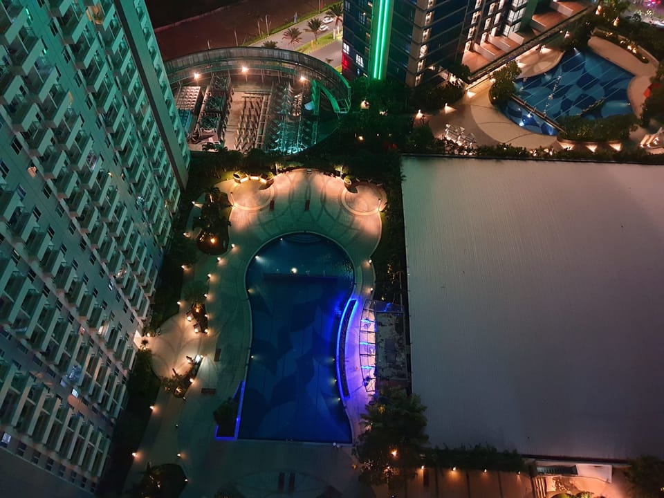 2 outdoor pools