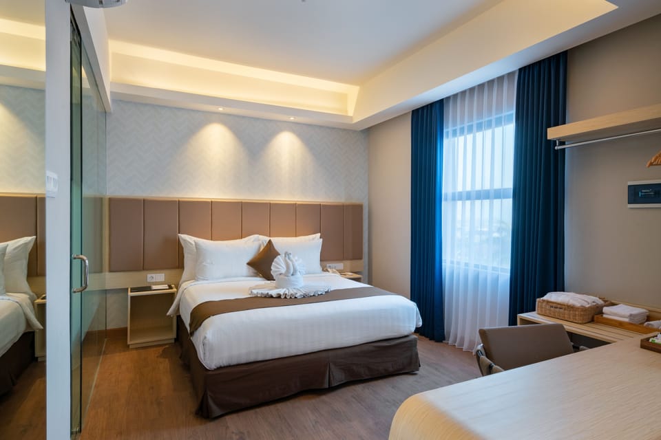 Suite | Minibar, in-room safe, desk, laptop workspace