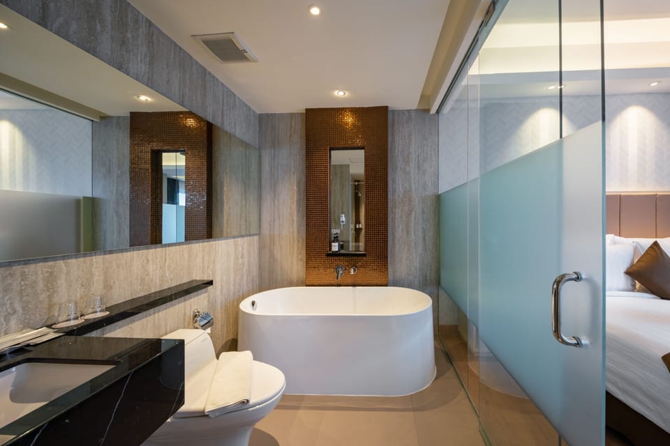 Suite | Bathroom | Free toiletries, slippers, towels