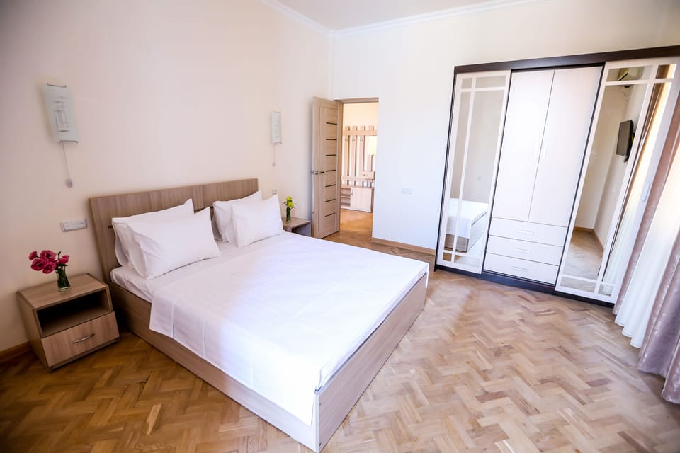 Family Apartment | Premium bedding, minibar, desk, soundproofing
