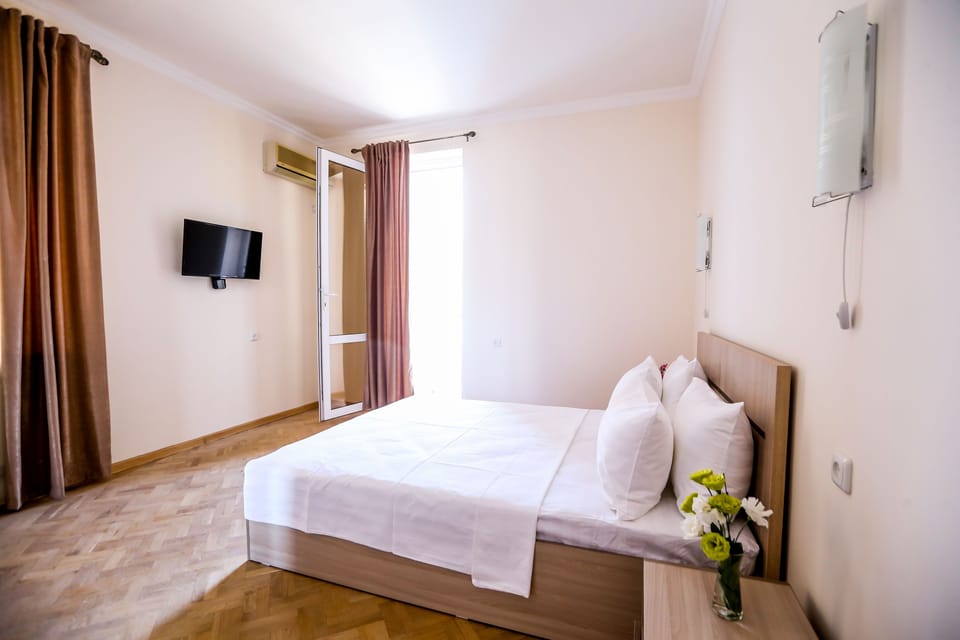Family Apartment | Premium bedding, minibar, desk, soundproofing