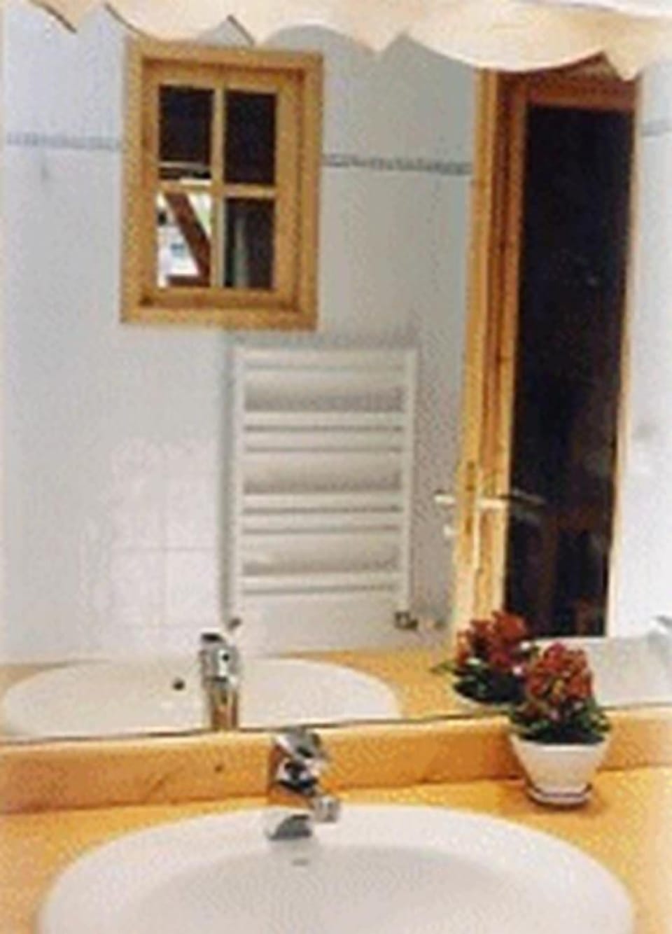 Double Room, 1 King Bed | Bathroom | Bathtub, free toiletries, hair dryer, towels