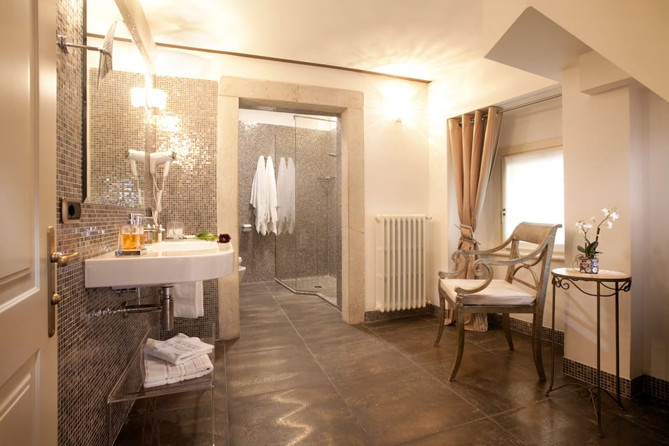 Superior Quadruple Room | Bathroom | Hair dryer, bidet, towels