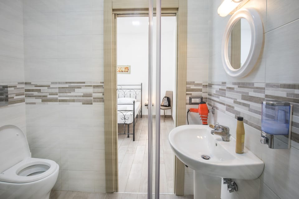 Shower, free toiletries, hair dryer, bidet