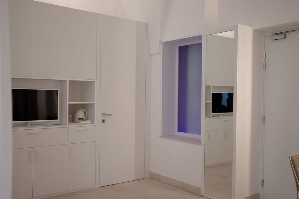 Comfort Suite, 1 Queen Bed with Sofa bed, Mezzanine | Bathroom shower