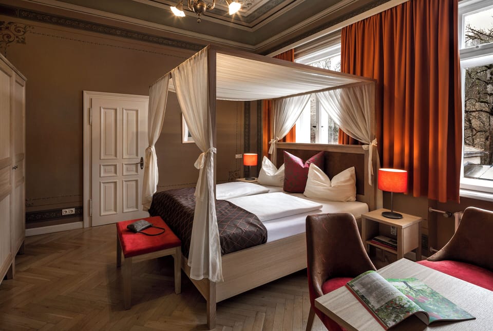 Double Room | Hypo-allergenic bedding, desk, blackout drapes, free WiFi