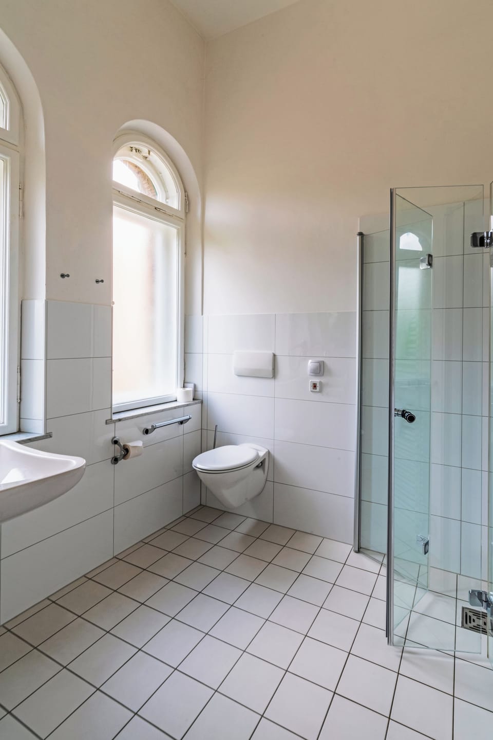 Double Room | Bathroom | Shower, free toiletries, hair dryer, towels