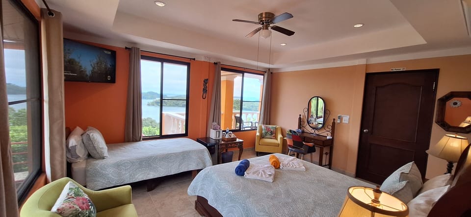 1 bedroom, Egyptian cotton sheets, premium bedding, pillowtop beds