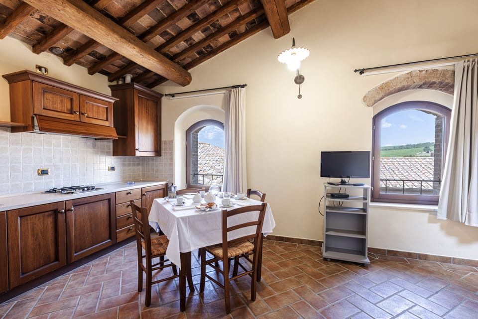 Panoramic Apartment, 2 Bedrooms, Vineyard View | Private kitchenette | Stovetop, cookware/dishes/utensils