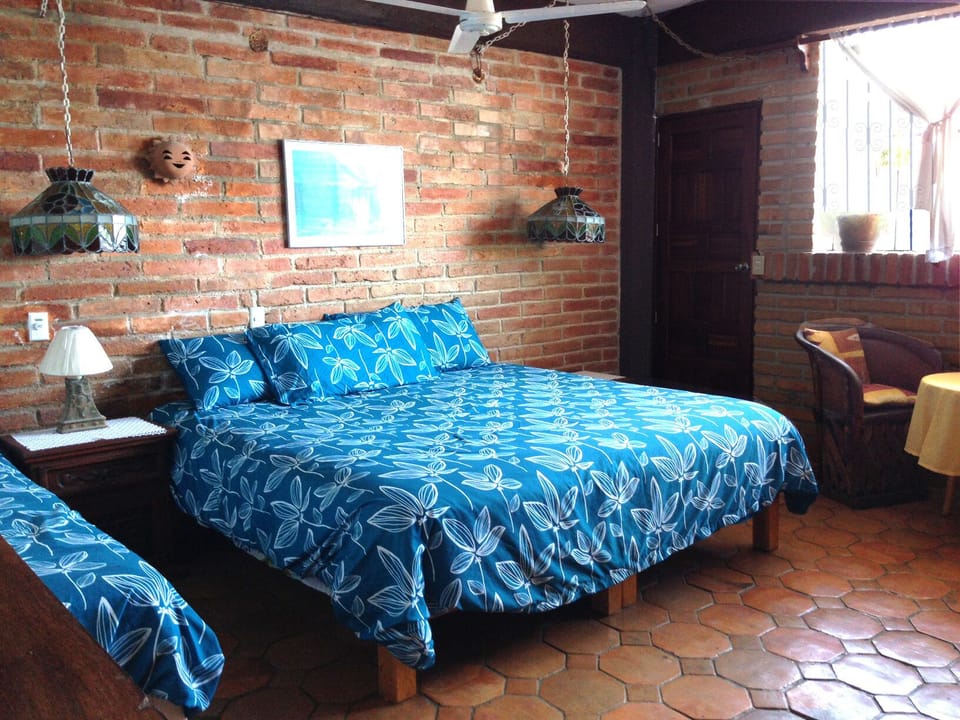 Third bedroom, twin and king bed with door to the terrace and pool