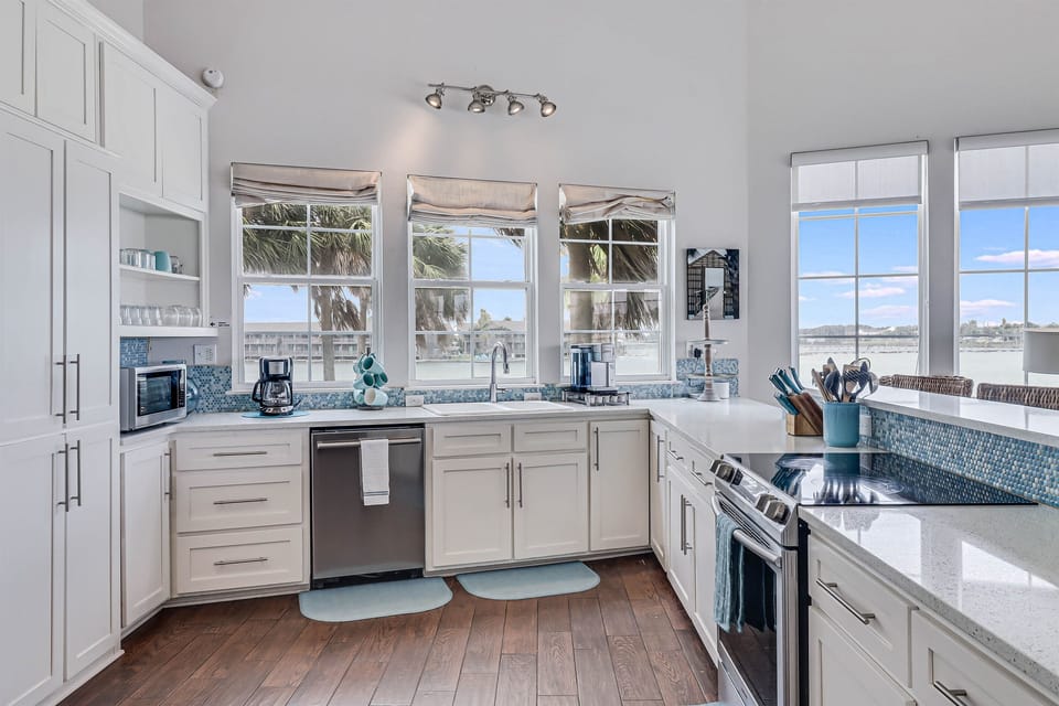 Spacious Kitchen with panoramic views of Little Bay!