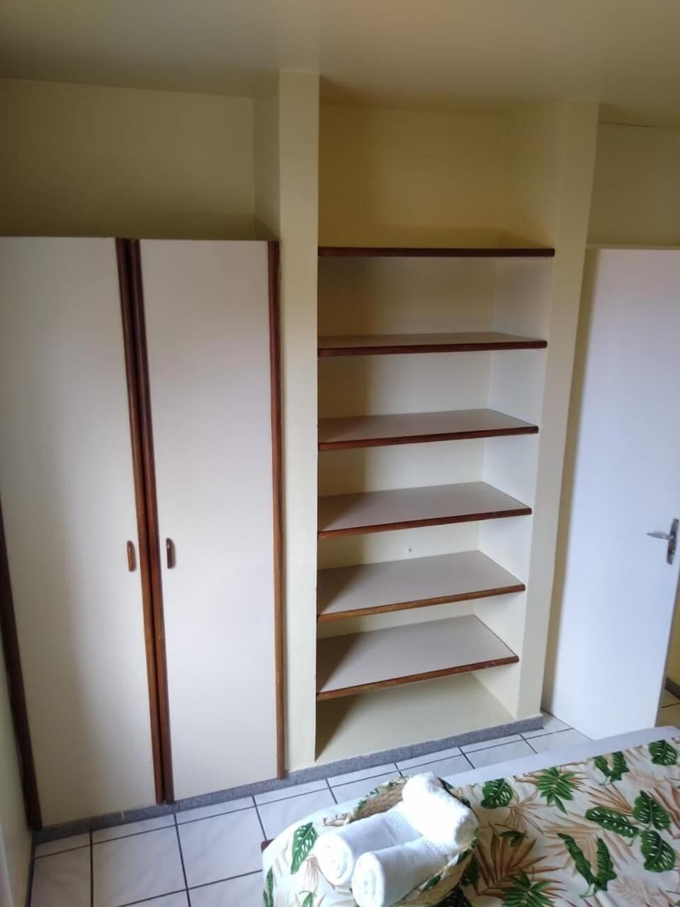 Minibar, in-room safe, WiFi (free), bed sheets
