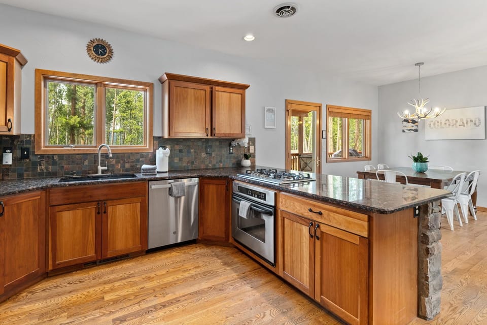 Fully stocked kitchen includes everything you will need to make a holiday dinner