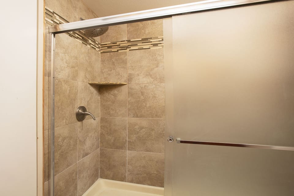 Sands of Kahana 318 Master Shower