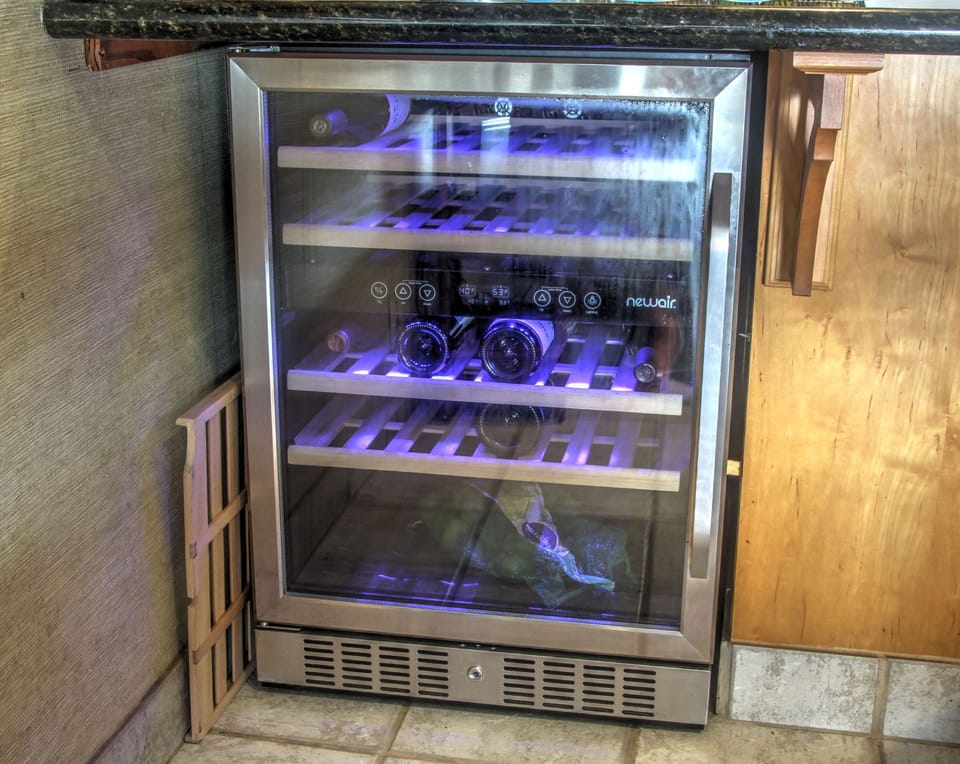 Kahana Sunset D7 - Wine Fridge