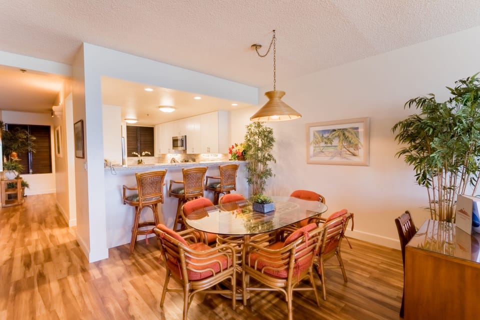 Dining Table/Area