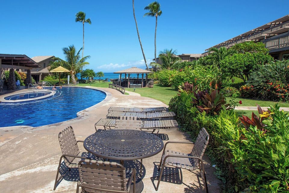 Kahana Sunset Courtyard
