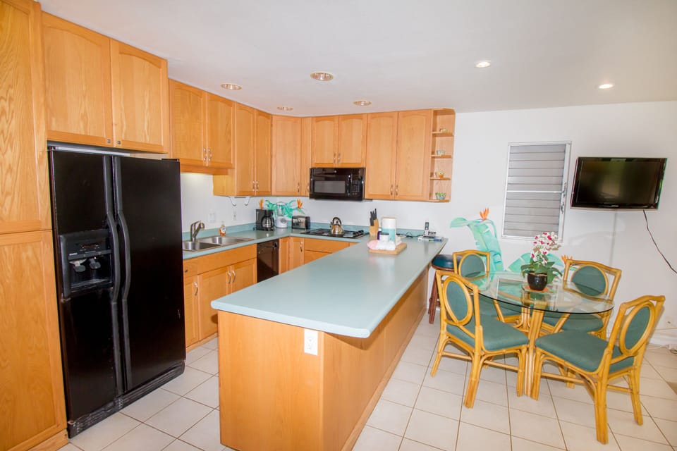 Kitchen & Dining Table