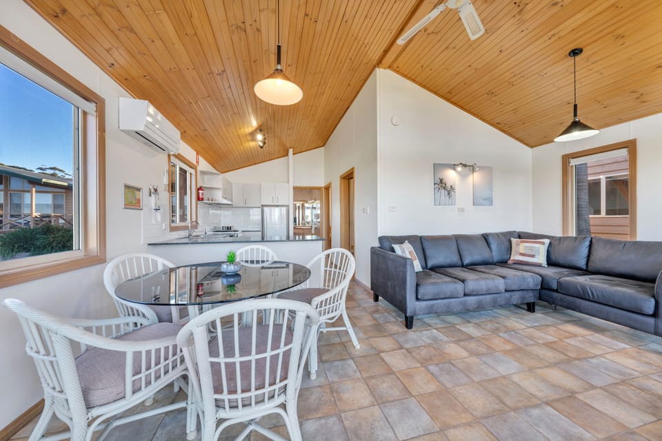 2 Bedroom Deluxe Cabin - 6b | Living area | Flat-screen TV