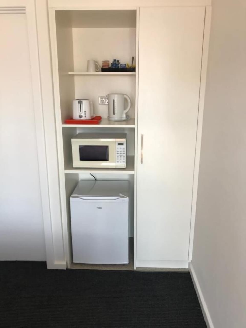 Deluxe Double Room | Microwave