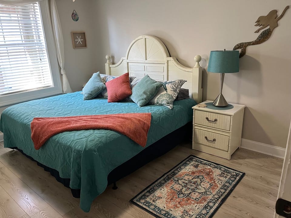 2nd king bedroom