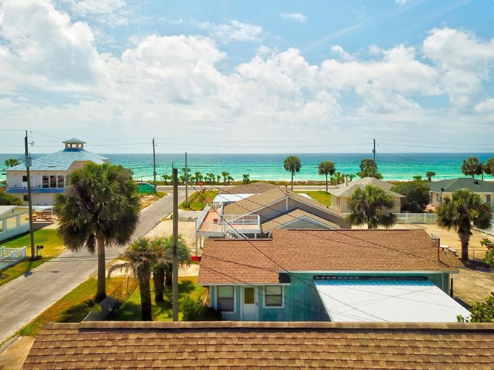 Our Skydeck view-4 houses away from Beach! Steps to Private Beach!